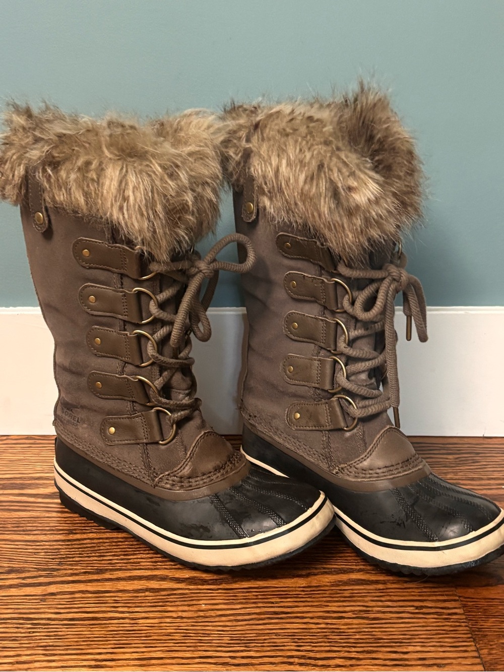 Sorel Women’s Joan of Artic Faux Fur Brown Winter Lace-Up Boots